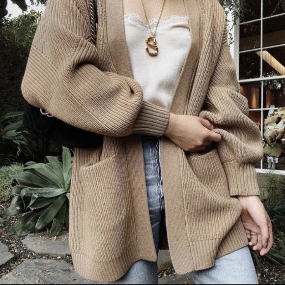 Aritzia Unwind / Rourke 💯 Wool Cardigan - Picture 3 of 12